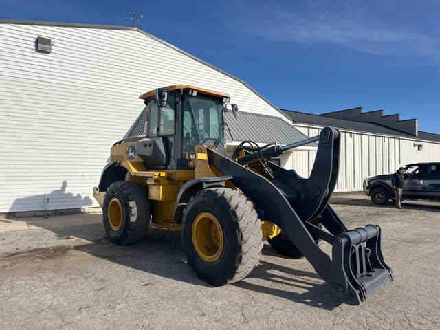 Image of John Deere 624L equipment image 2