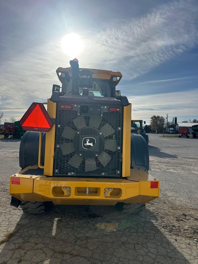 Image of John Deere 624L equipment image 4
