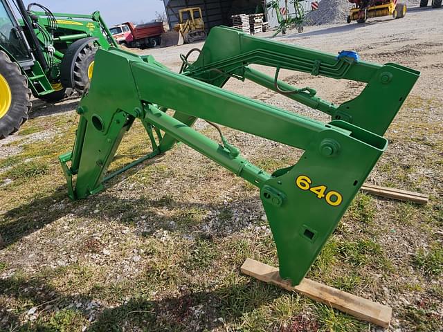 Image of John Deere 640 equipment image 3