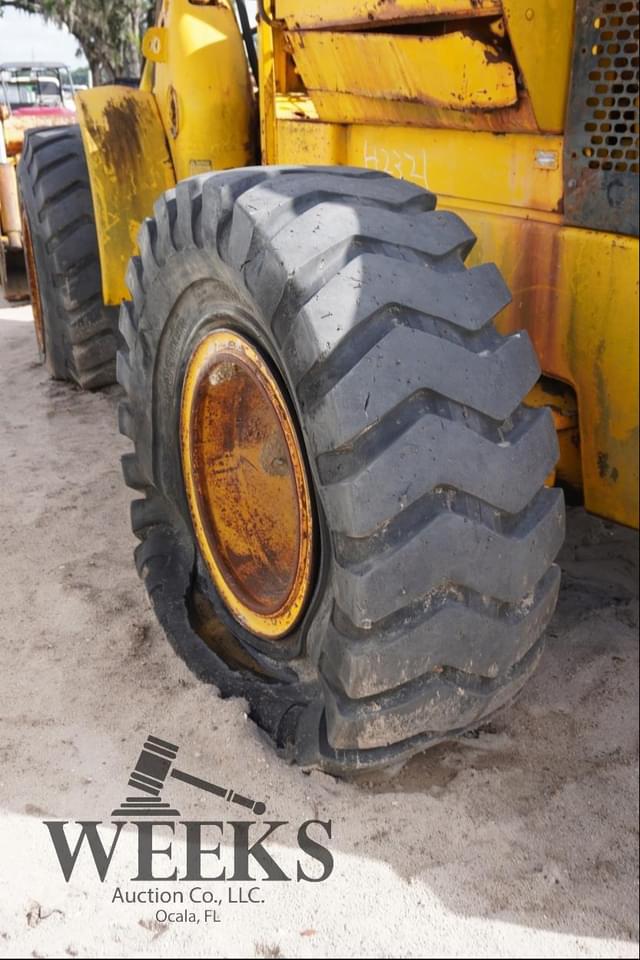 Image of John Deere 644A equipment image 4