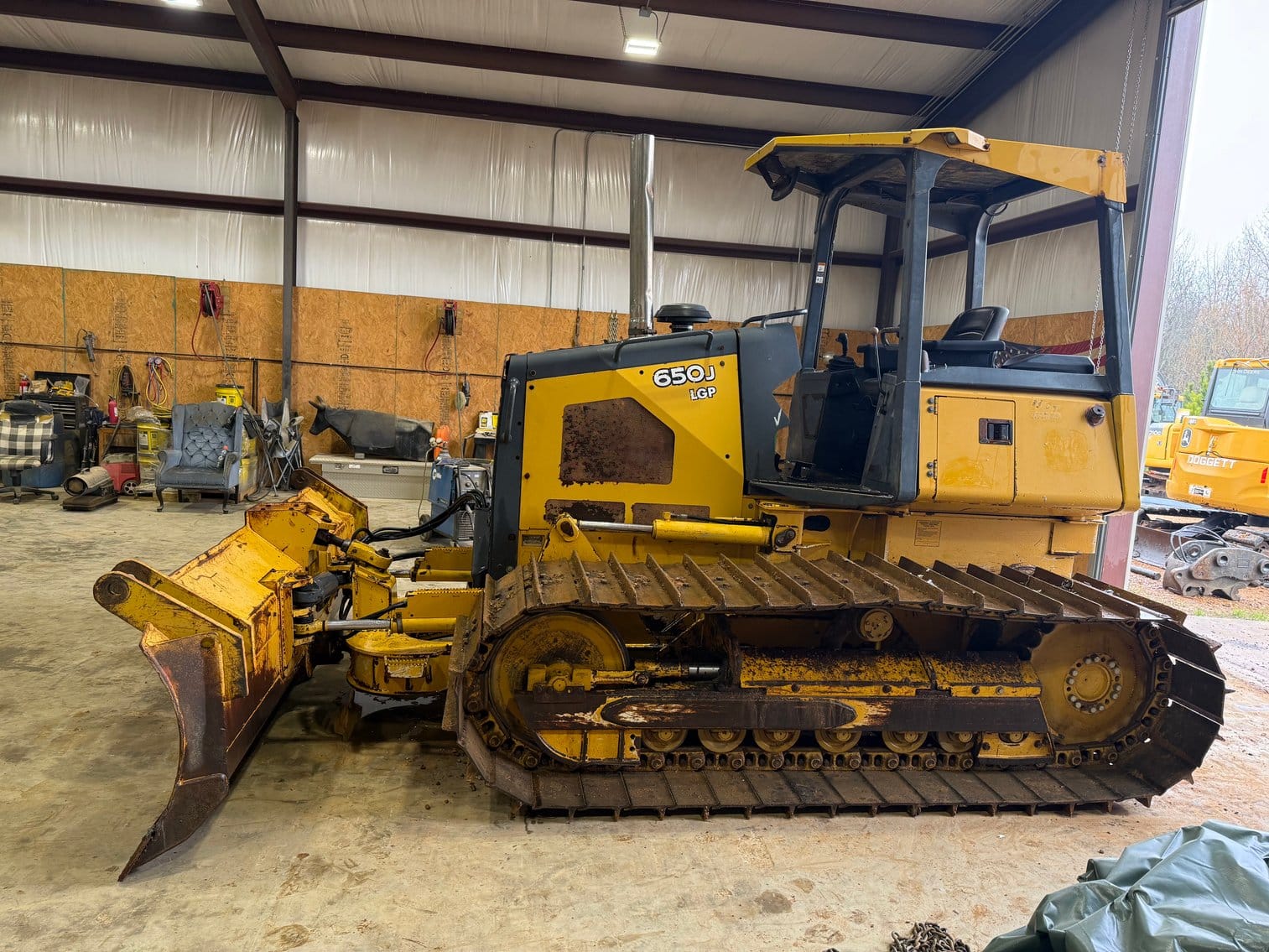 2011 John Deere 650J LGP Equipment Image0