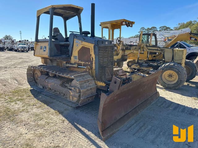 Image of John Deere 650J XLT equipment image 2