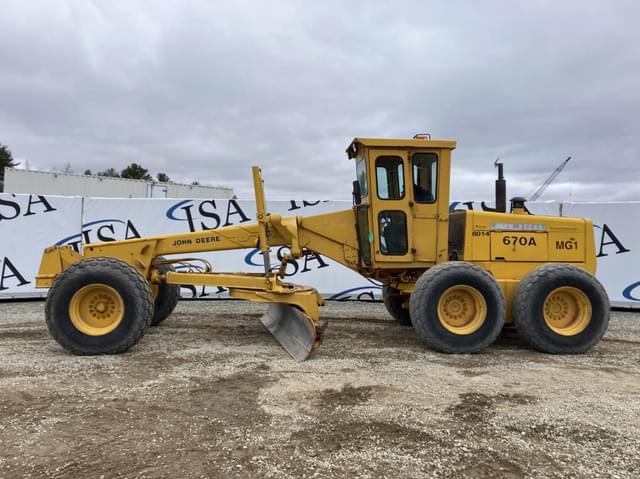 Image of John Deere 670A equipment image 1