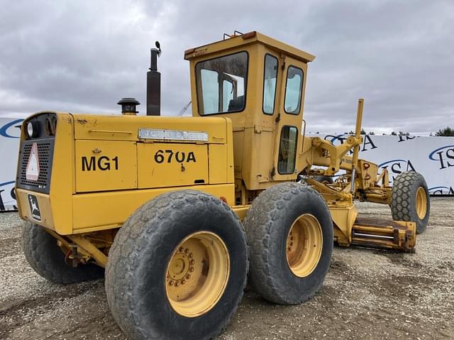 Image of John Deere 670A equipment image 4