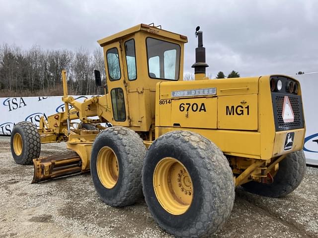 Image of John Deere 670A equipment image 2