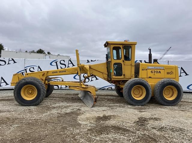Image of John Deere 670A equipment image 1