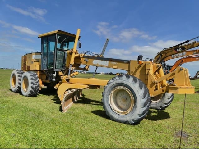 Image of John Deere 670CH equipment image 1