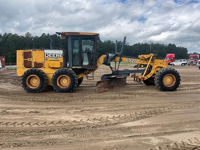 Image of John Deere 672D equipment image 3