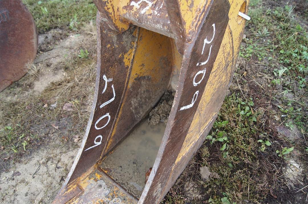 Image of John Deere Bucket Image 1