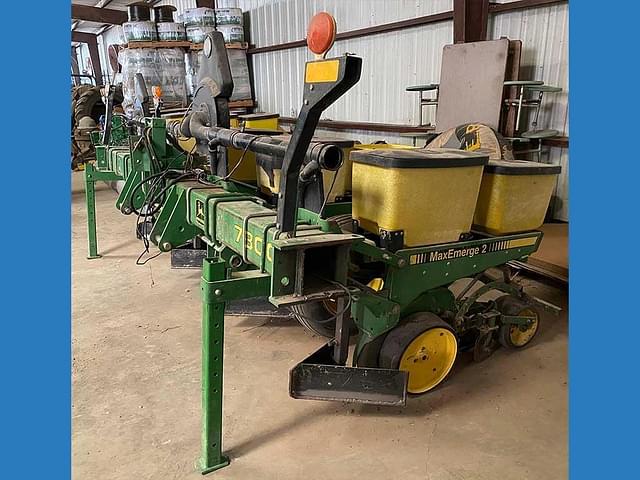 Image of John Deere 7300 equipment image 1