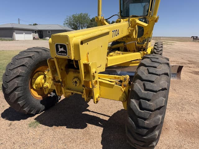 Image of John Deere 770A equipment image 4