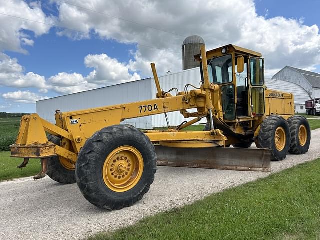 Image of John Deere 770A equipment image 1