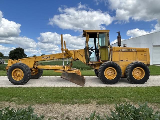 Image of John Deere 770A equipment image 2