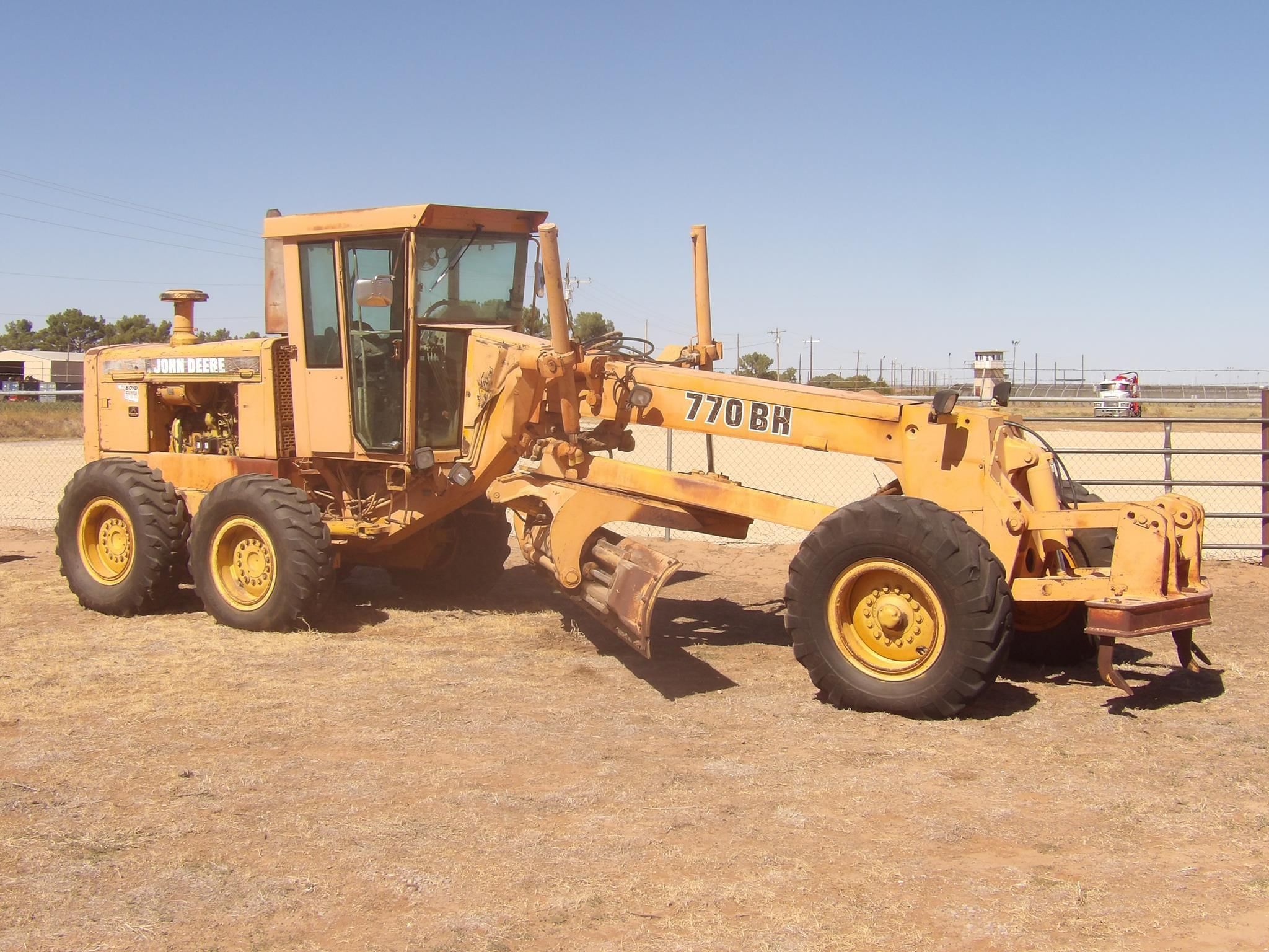 John Deere 770BH Equipment Image0