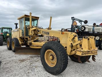 Main image John Deere 770BH