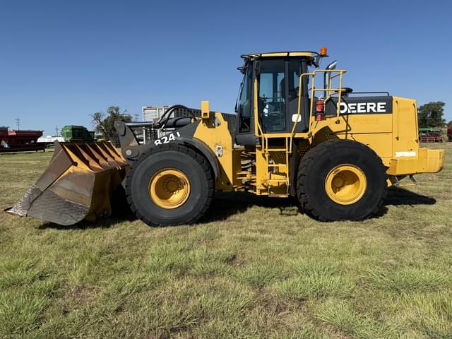 Image of John Deere 824J equipment image 1