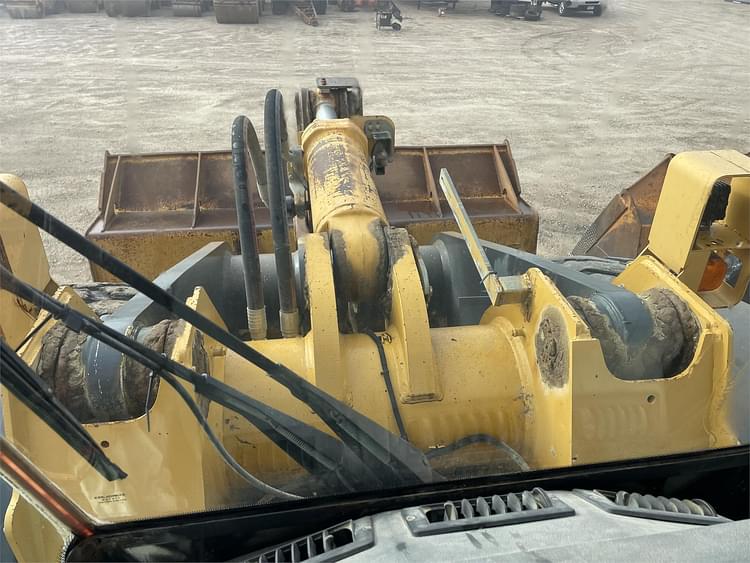 Main image John Deere 824J 13