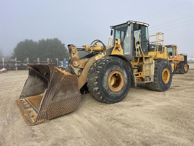 Thumbnail image John Deere 824J 1