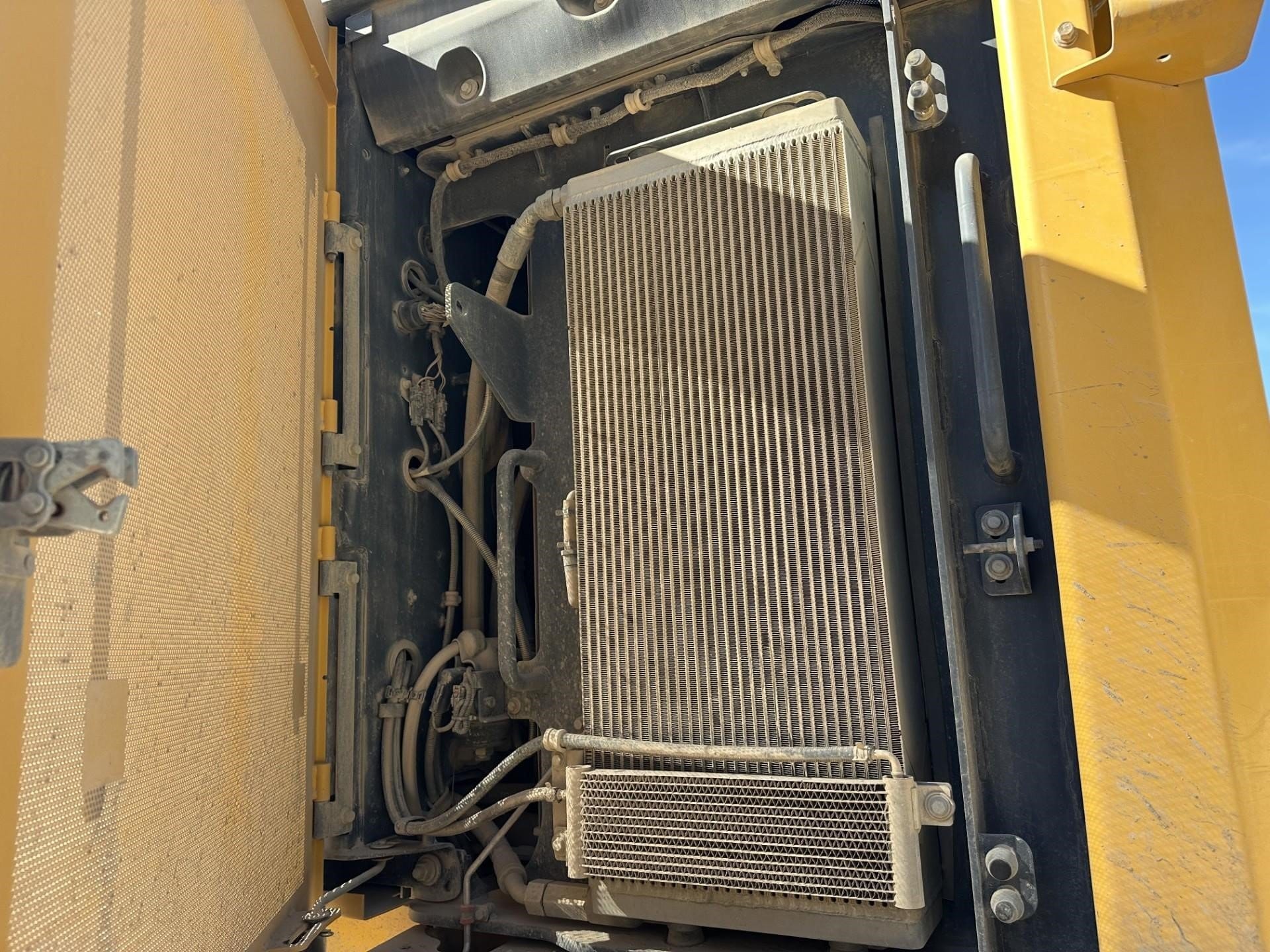 2022 John Deere 824L Equipment Image0