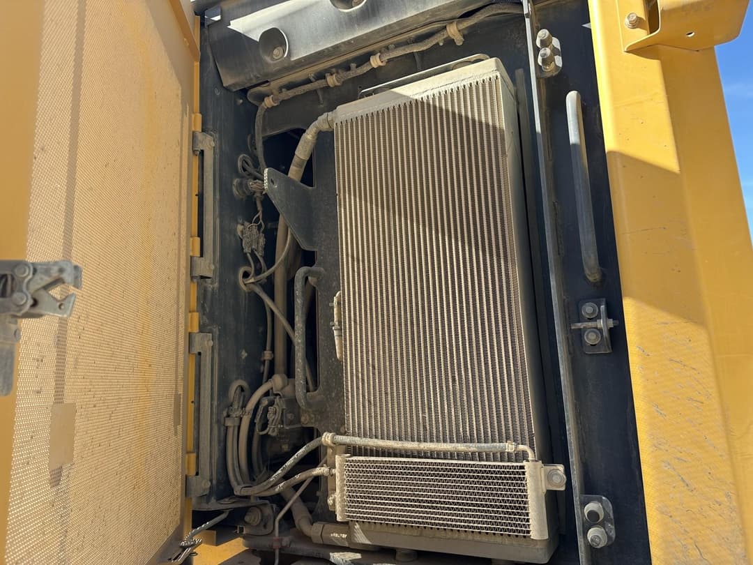 Image of John Deere 824L Primary Image