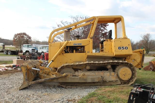 Image of John Deere 850 equipment image 1