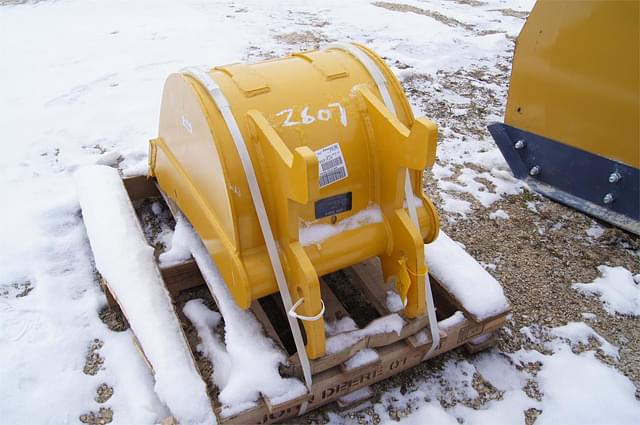 Image of John Deere Bucket equipment image 2