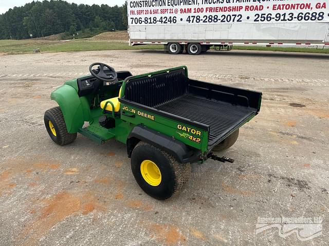 Image of John Deere Gator 4X2 equipment image 1