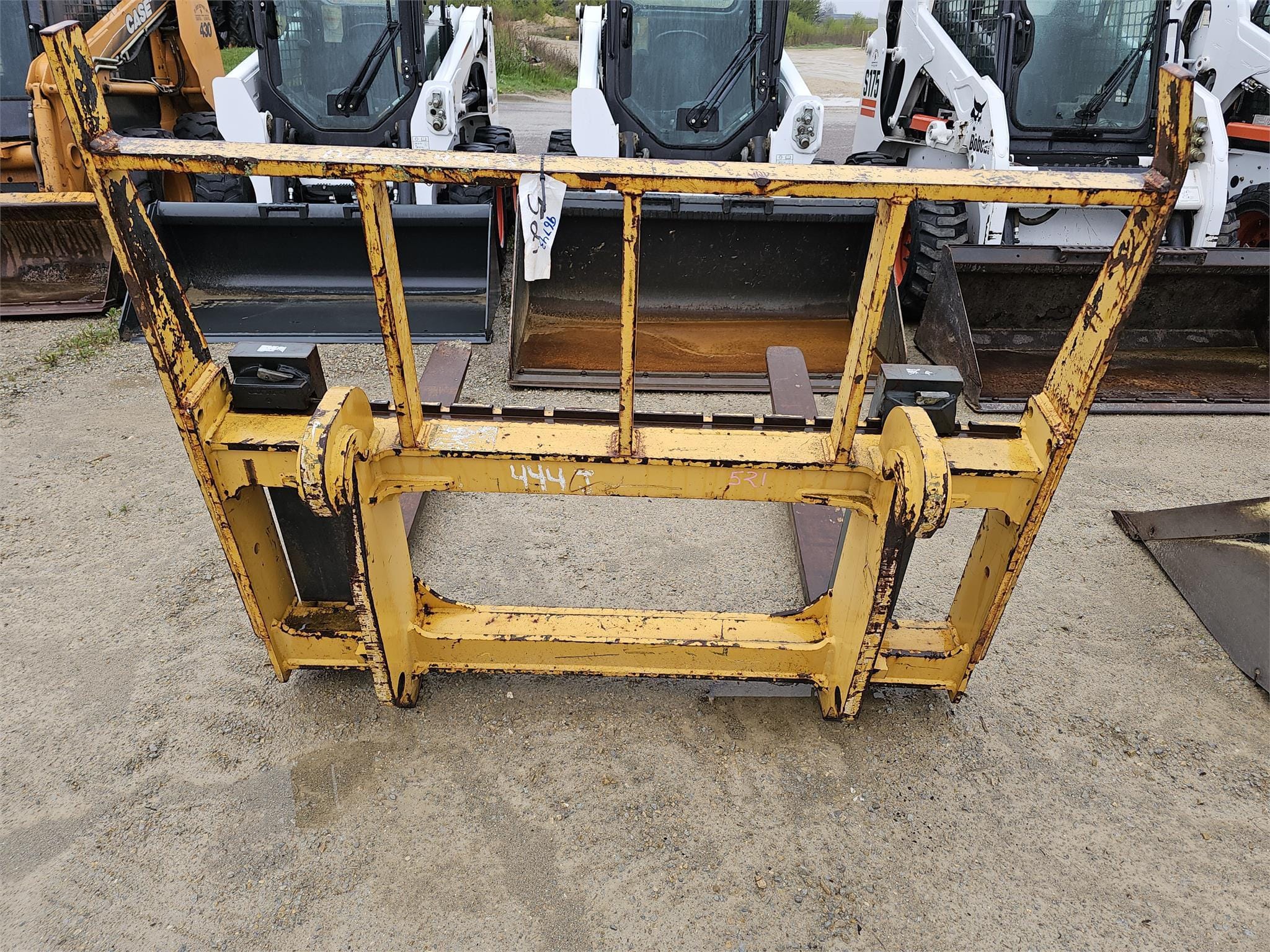 Main image John Deere Pallet Forks