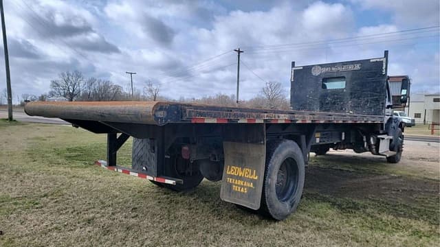 Image of Freightliner M2 equipment image 4