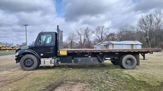 Image of Freightliner M2 equipment image 1