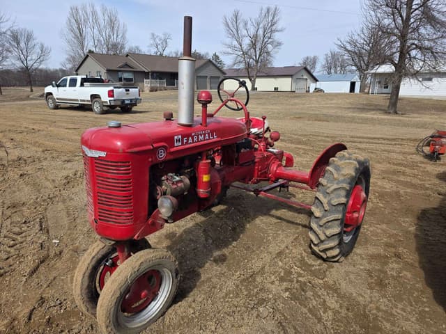 Image of Farmall B equipment image 2