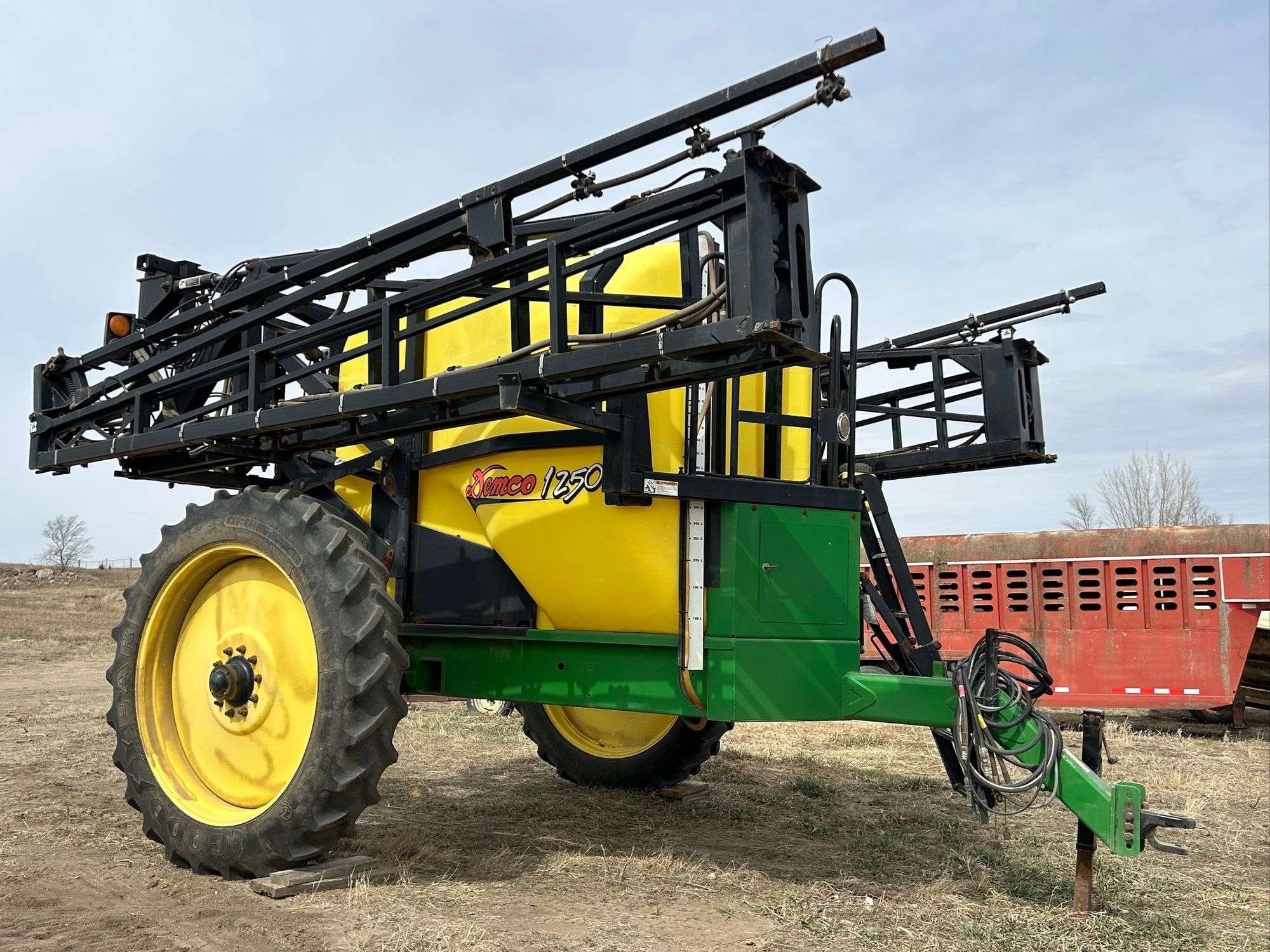 Demco 1250 Equipment Image0