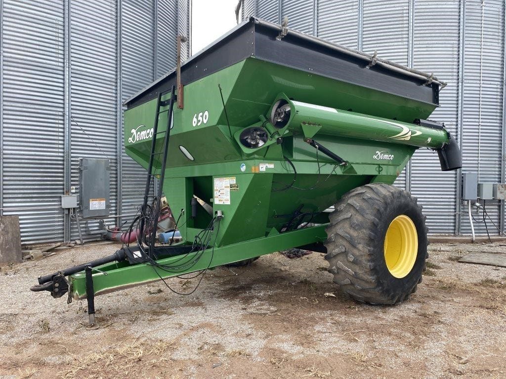 2016 Demco 650 Equipment Image0
