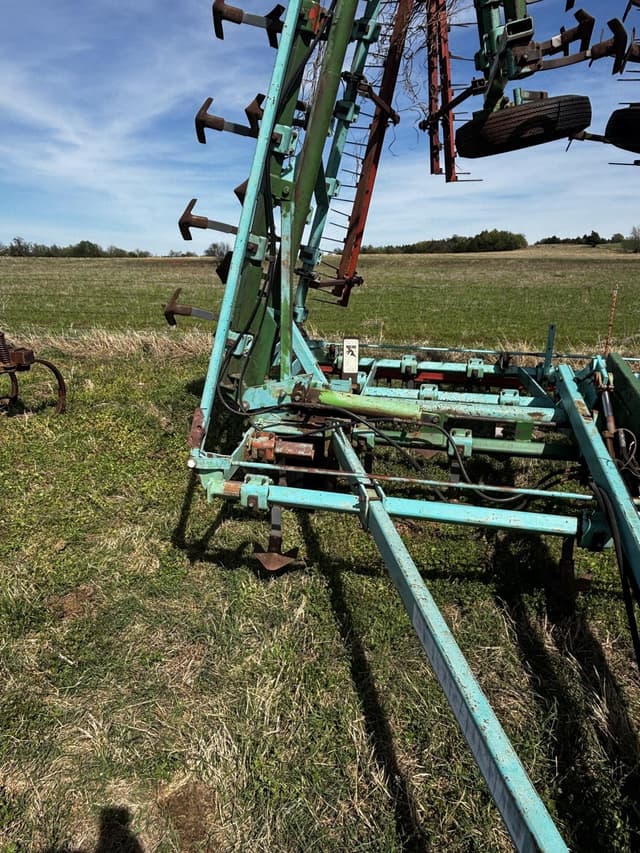 Image of Deutz-Allis 1300 equipment image 3