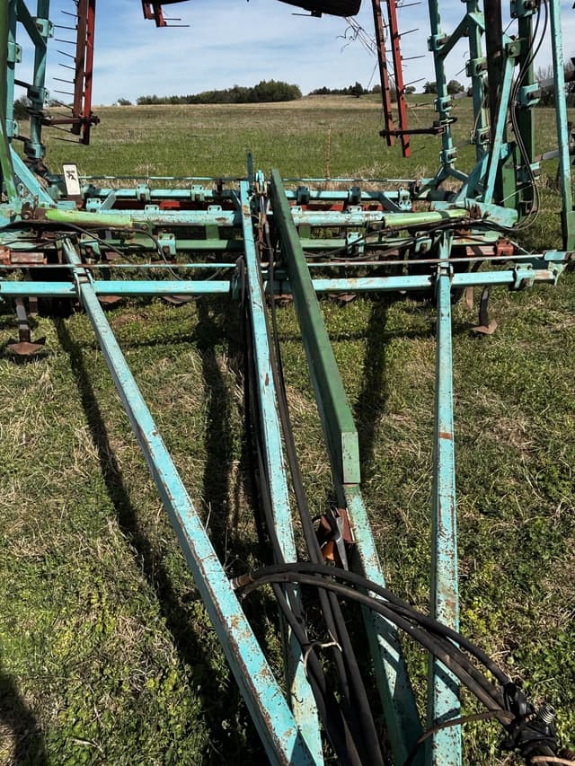 Image of Deutz-Allis 1300 equipment image 2