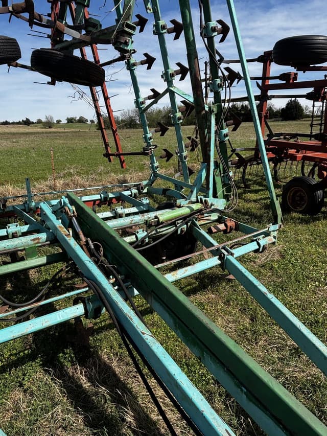 Image of Deutz-Allis 1300 equipment image 4