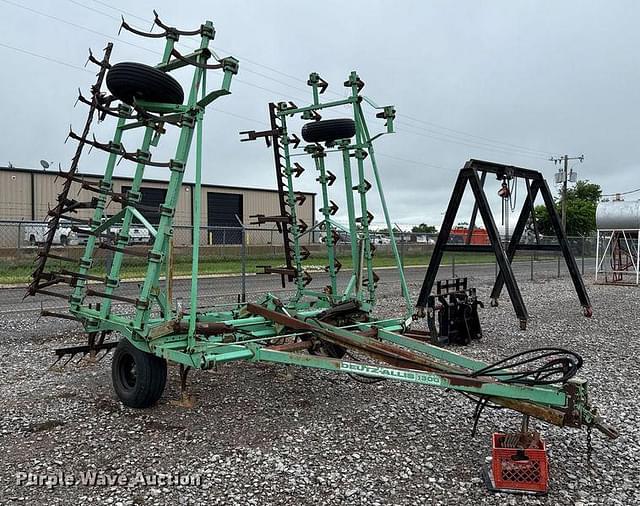 Image of Deutz-Allis 1300 equipment image 2
