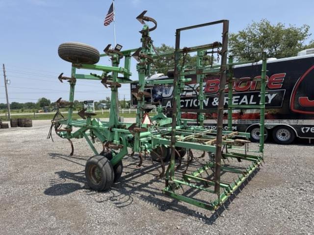 Image of Deutz-Allis 1400 equipment image 1