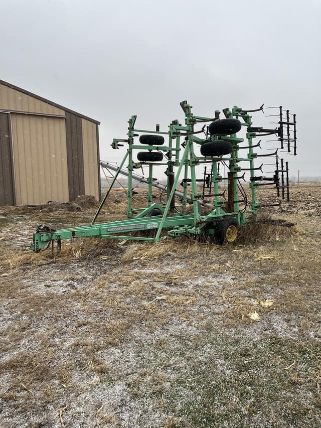 Image of Deutz-Allis 1400 equipment image 2