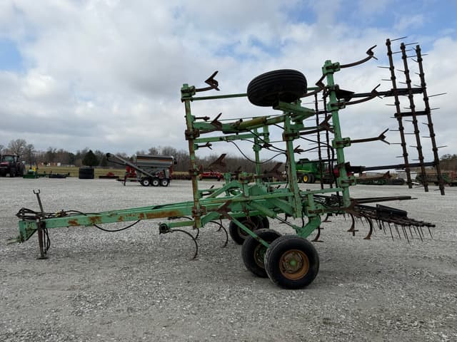 Image of Deutz-Allis 1400 equipment image 3