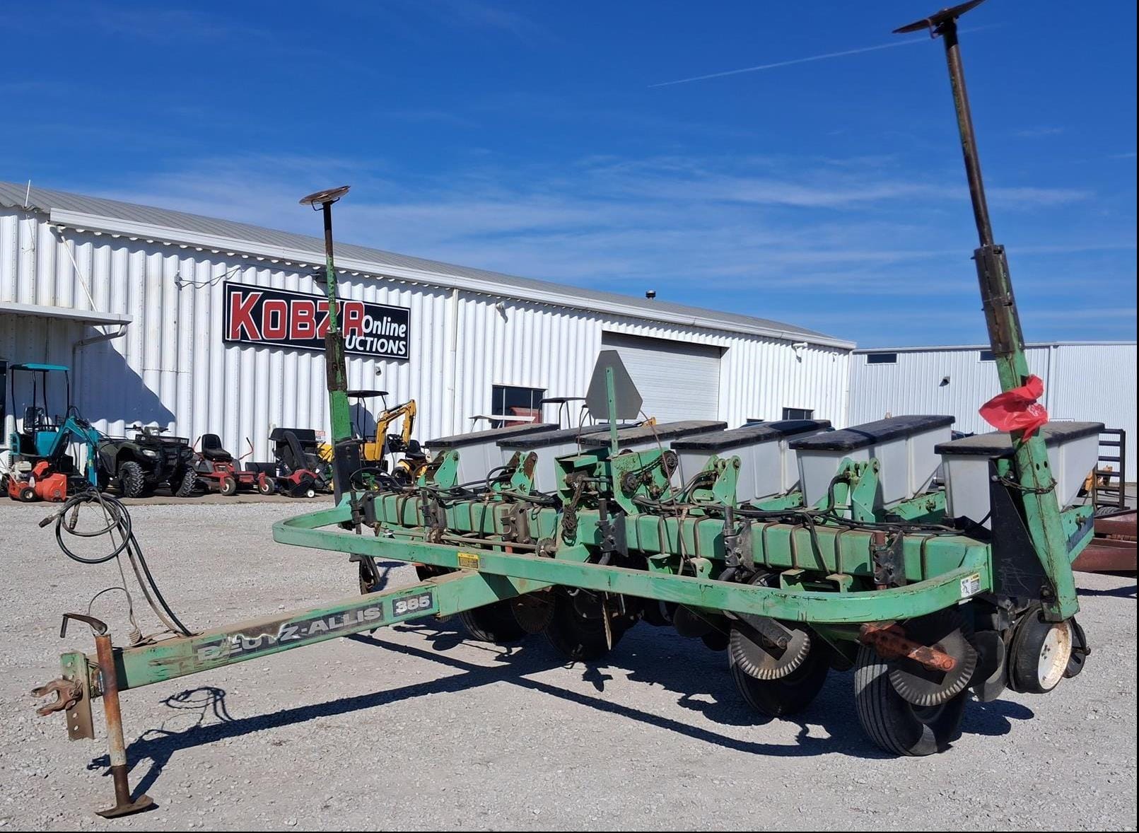 Deutz-Allis 385 Equipment Image0