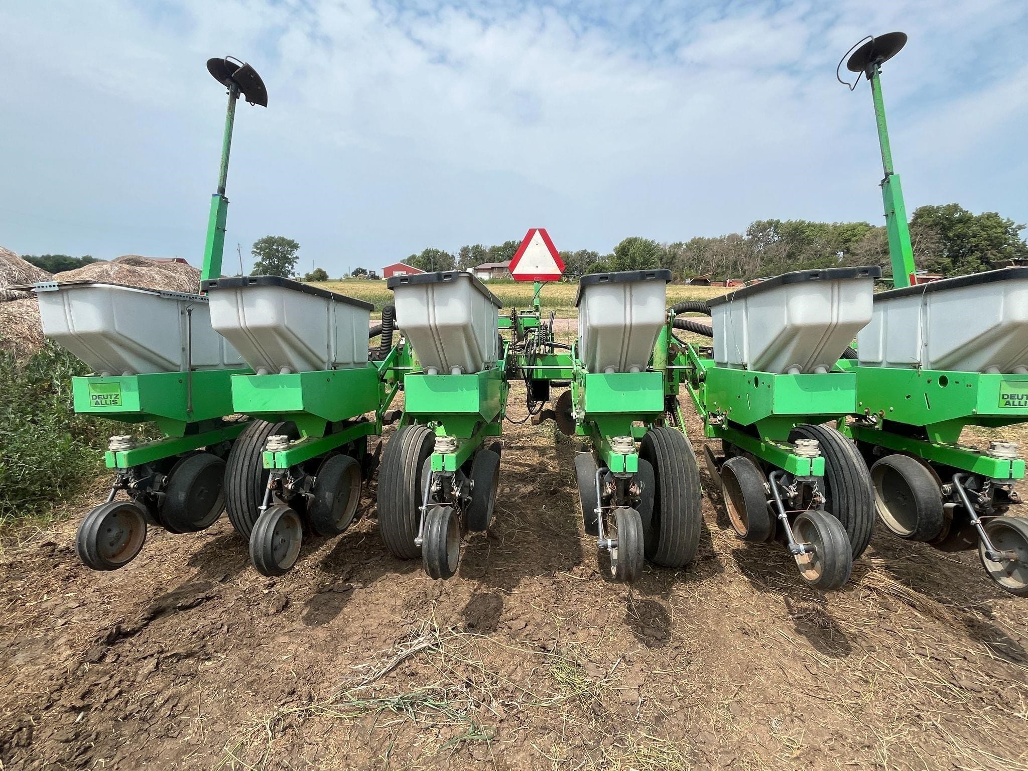 Deutz-Allis 385 Equipment Image0
