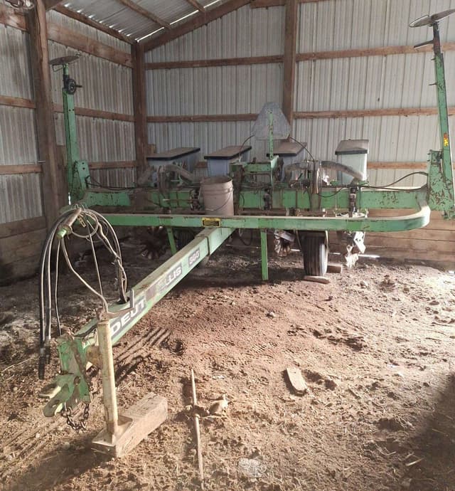 Image of Deutz-Allis 385 equipment image 1