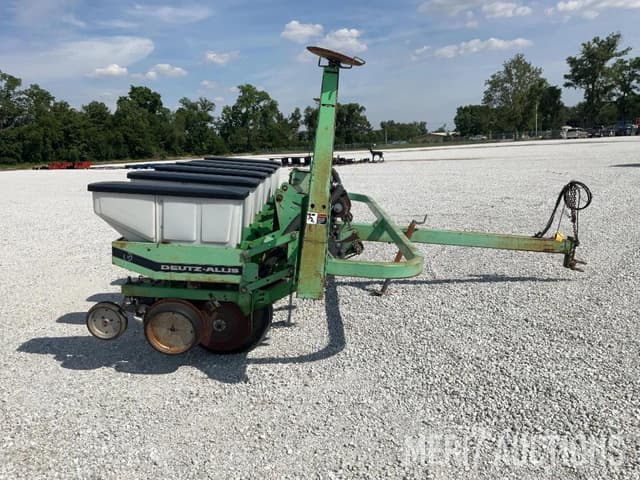 Image of Deutz-Allis 385 equipment image 3
