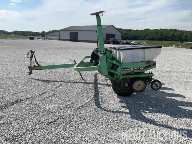 Image of Deutz-Allis 385 equipment image 1