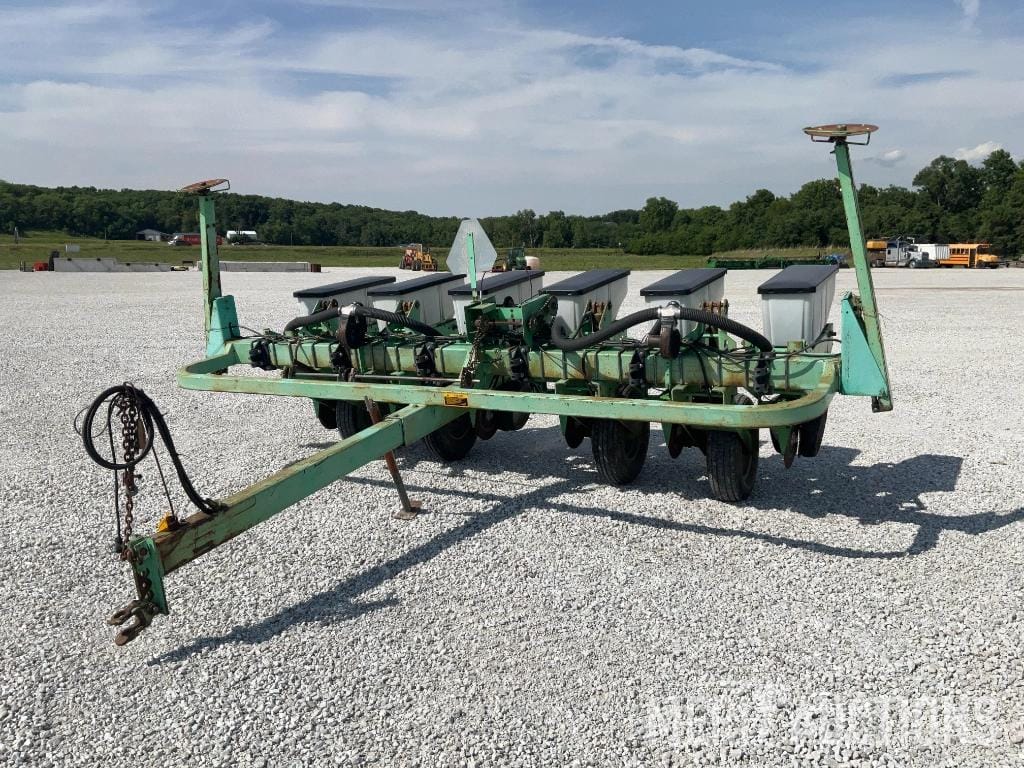Deutz-Allis 385 Equipment Image0