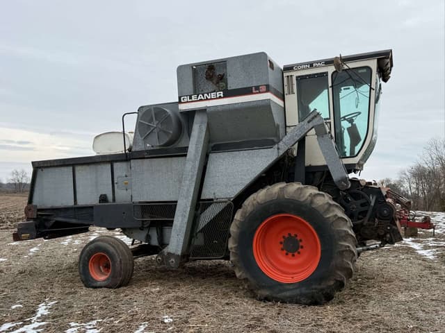 Image of Gleaner L3 equipment image 2