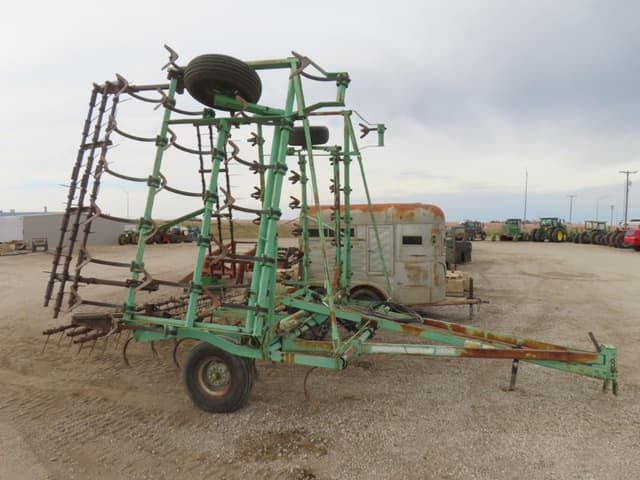 Image of Deutz-Allis V1300 equipment image 4