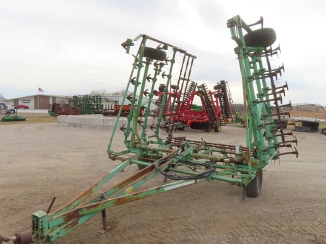 Image of Deutz-Allis V1300 equipment image 1