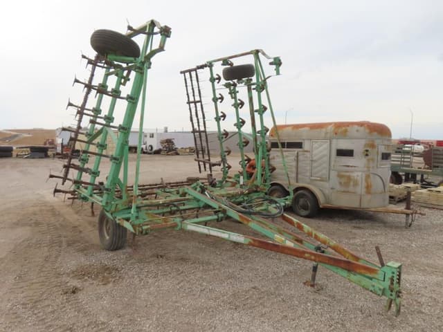 Image of Deutz-Allis V1300 equipment image 3